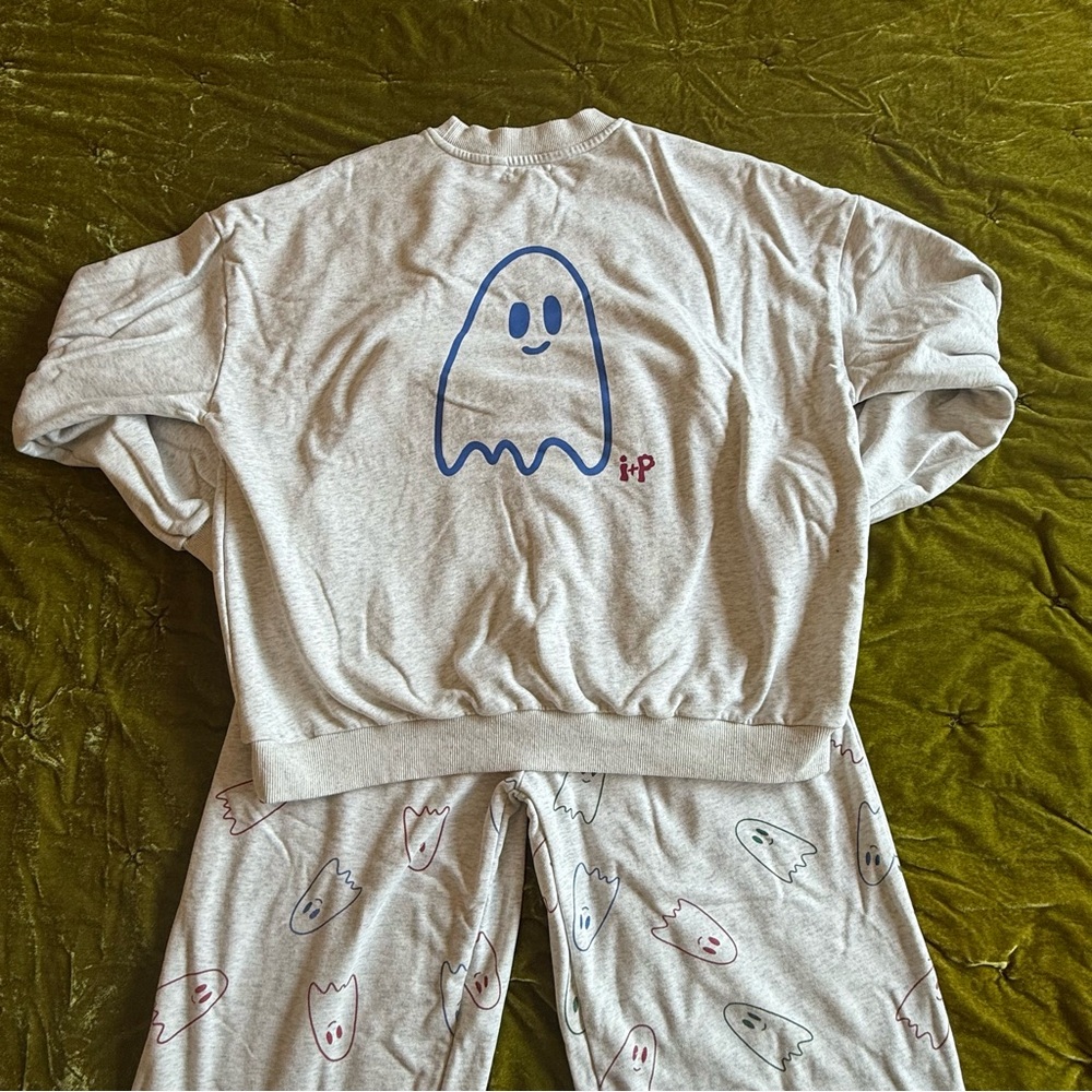 Indy & Pippa Gray Ghost Print Sweatshirt and Pants Set